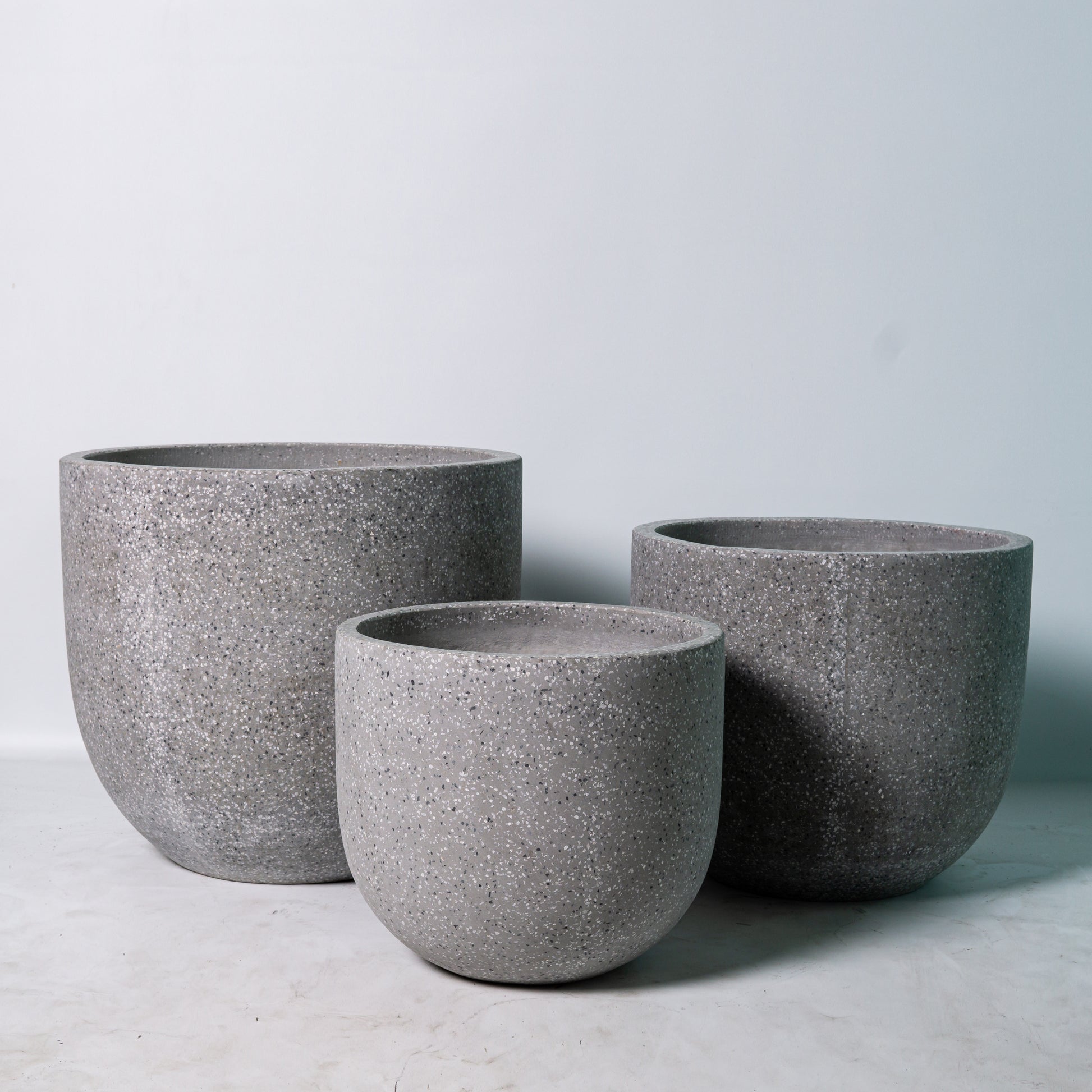 Macetero FLORA GRIS TRIO de fibrocemento